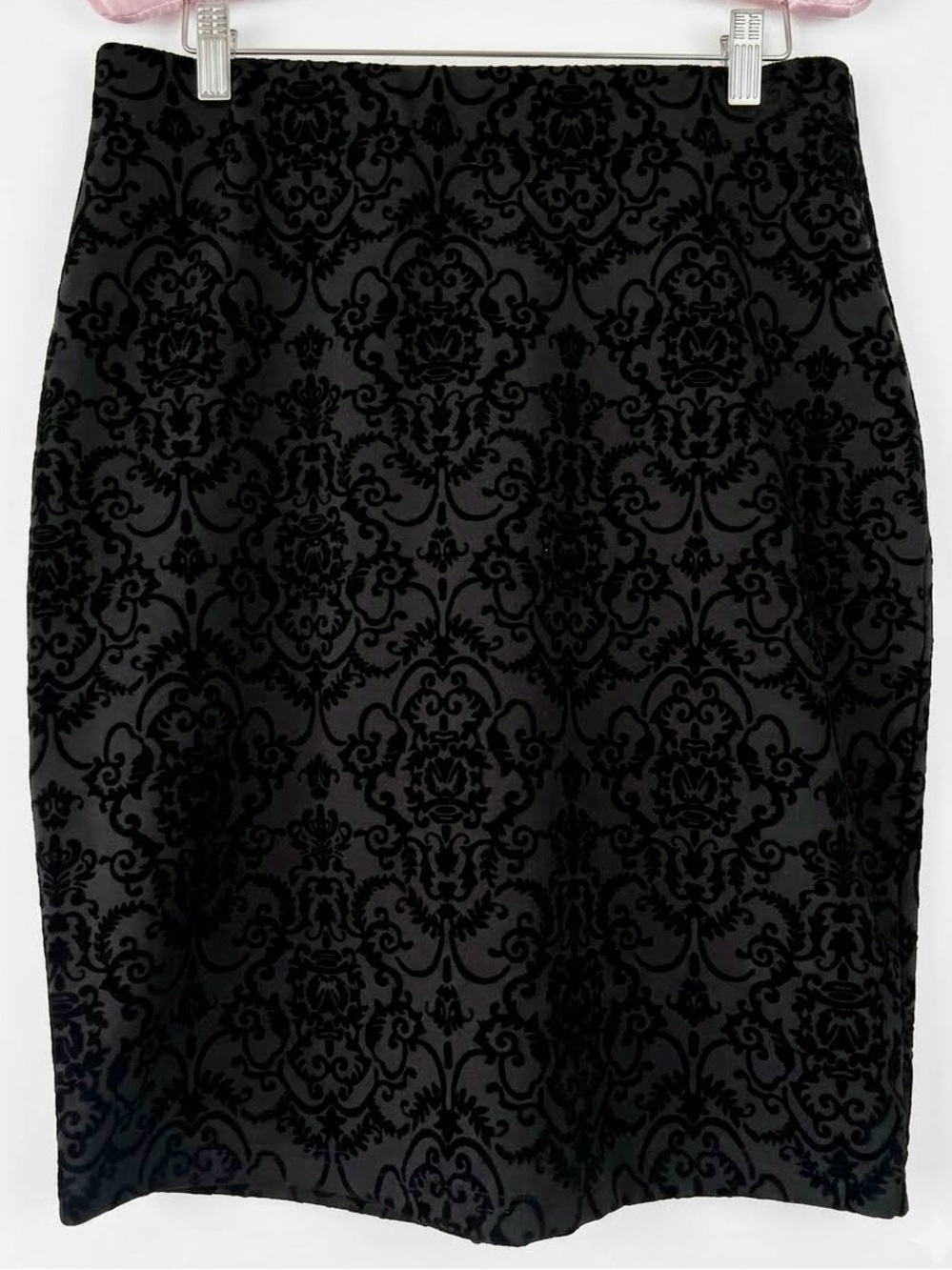 Maurices Velvet‑Texture Stretch Pencil Skirt • Size M • Black • NWOT